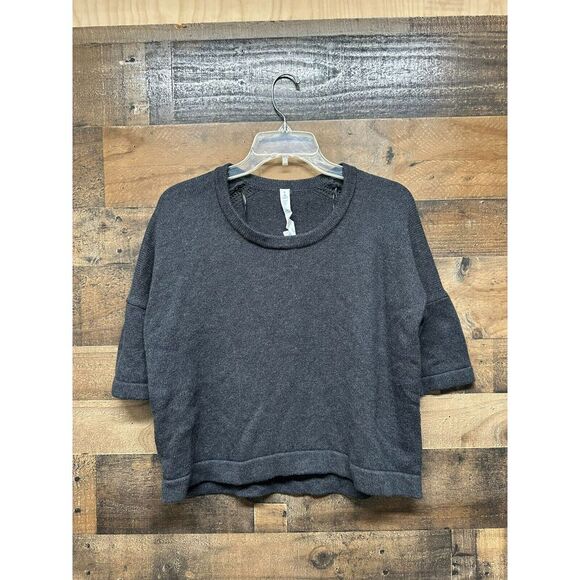 Lululemon Women's Cropped Short‎ Sleeve Sweater Size 6 - Picture 1 of 3